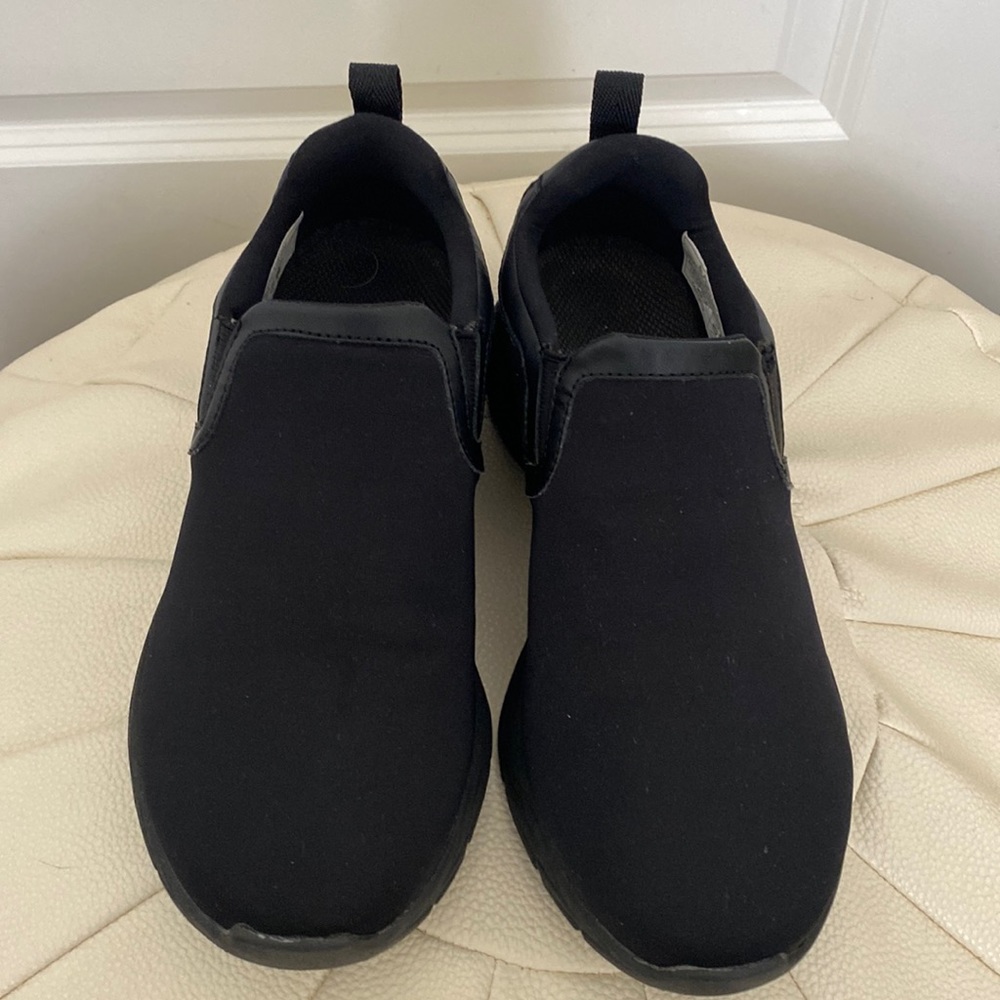 Vionic Blaine Slip On Sneaker Women’s size 7 in solid black